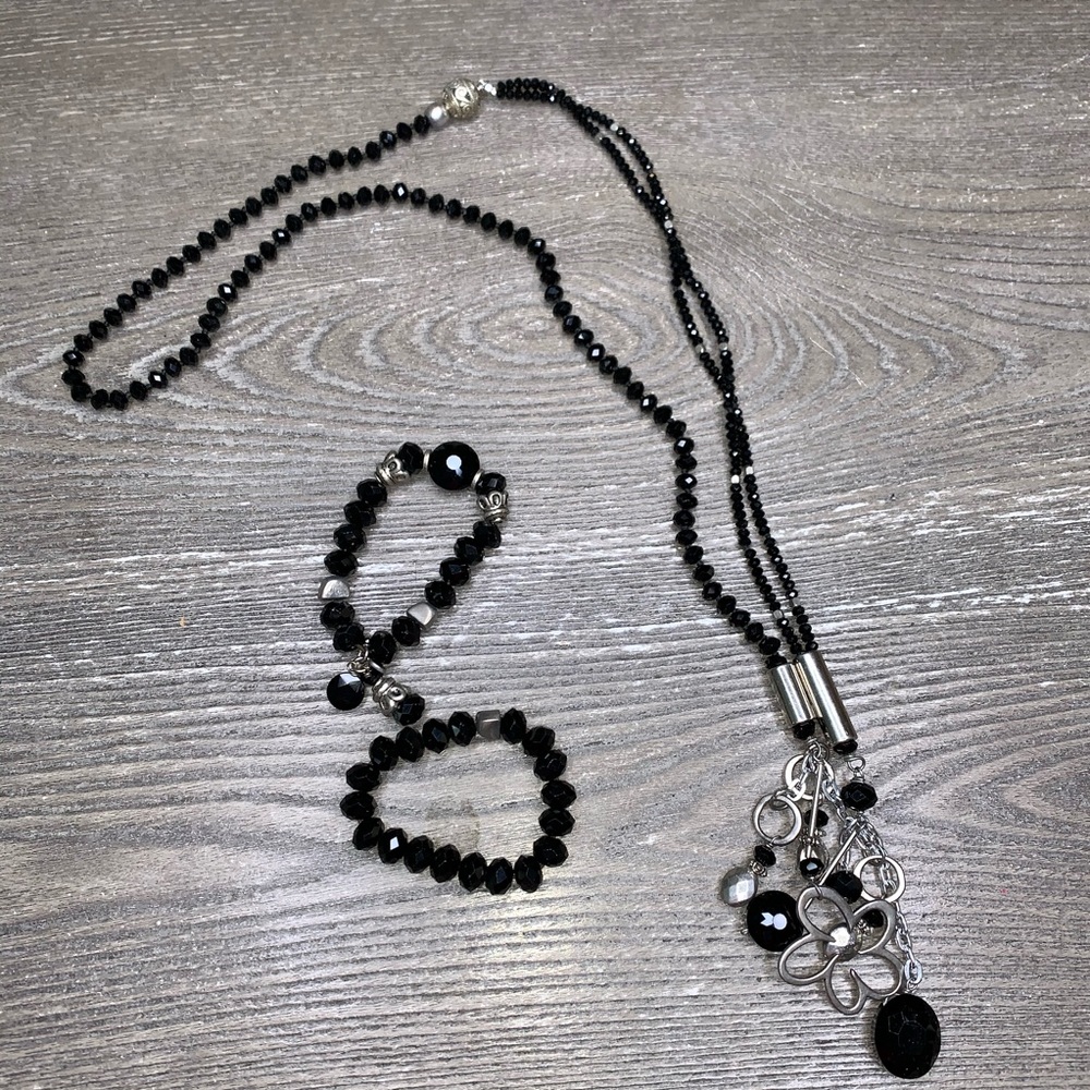 Black necklace and bracelet set